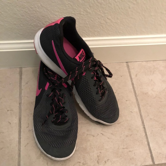 Nike Running Shoes - Picture 2 of 4